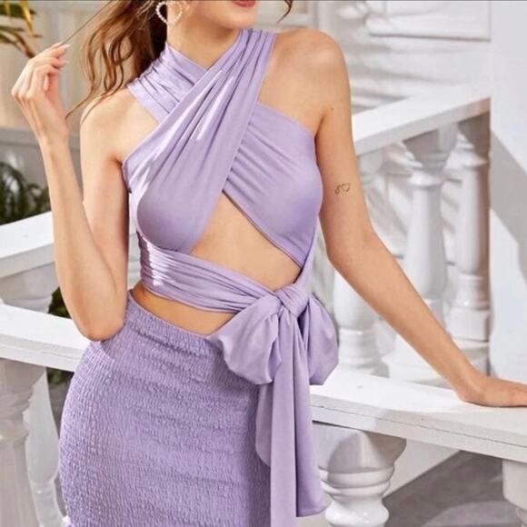 Crisscross Wrap Tie Front Halter Top - Picture 2 of 4